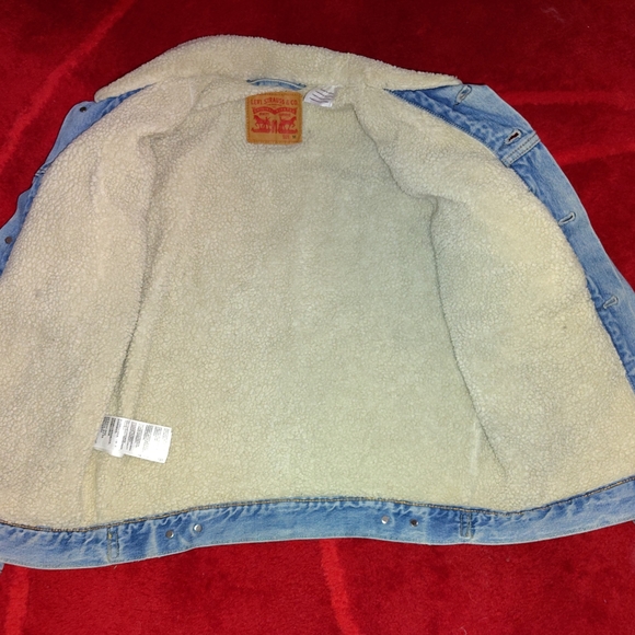 Levi's Denim Jacket with Cream Shearling Collar - Picture 3 of 9